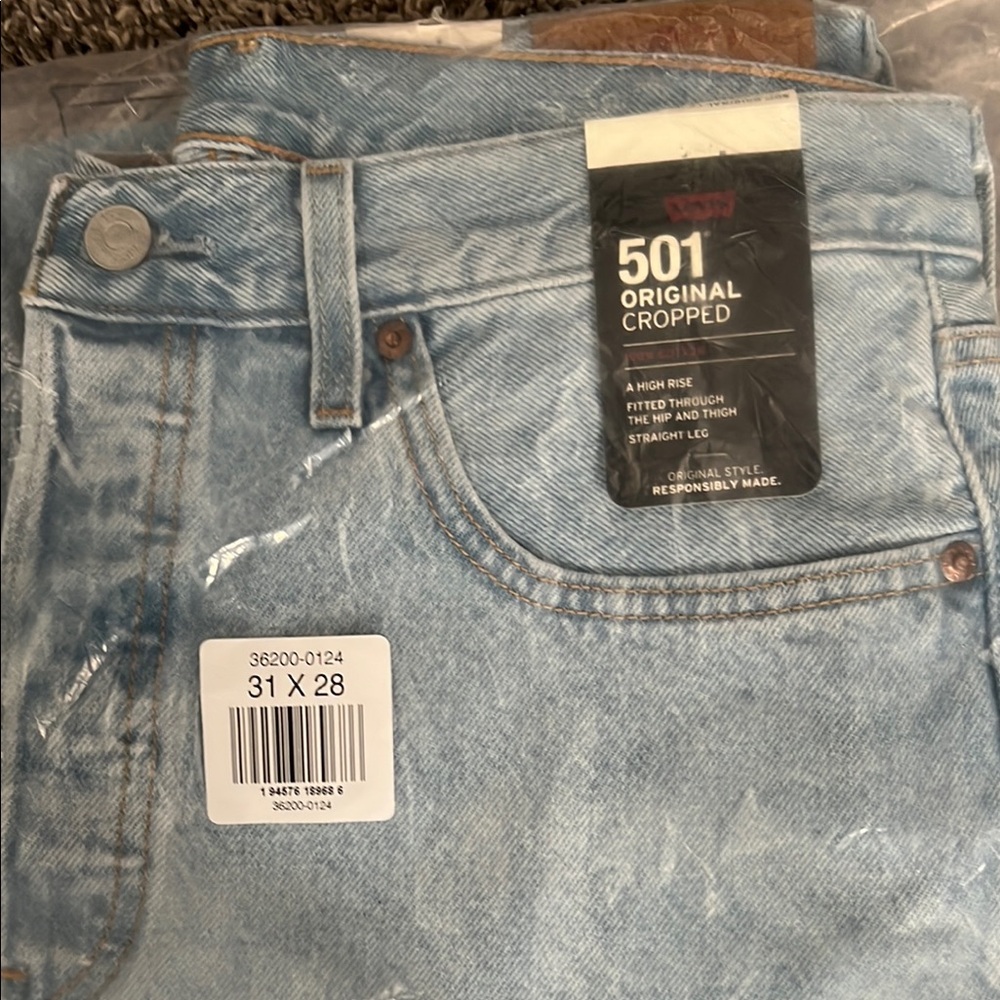 Levi's woman's Light Blue 501 Original Cropped Jeans